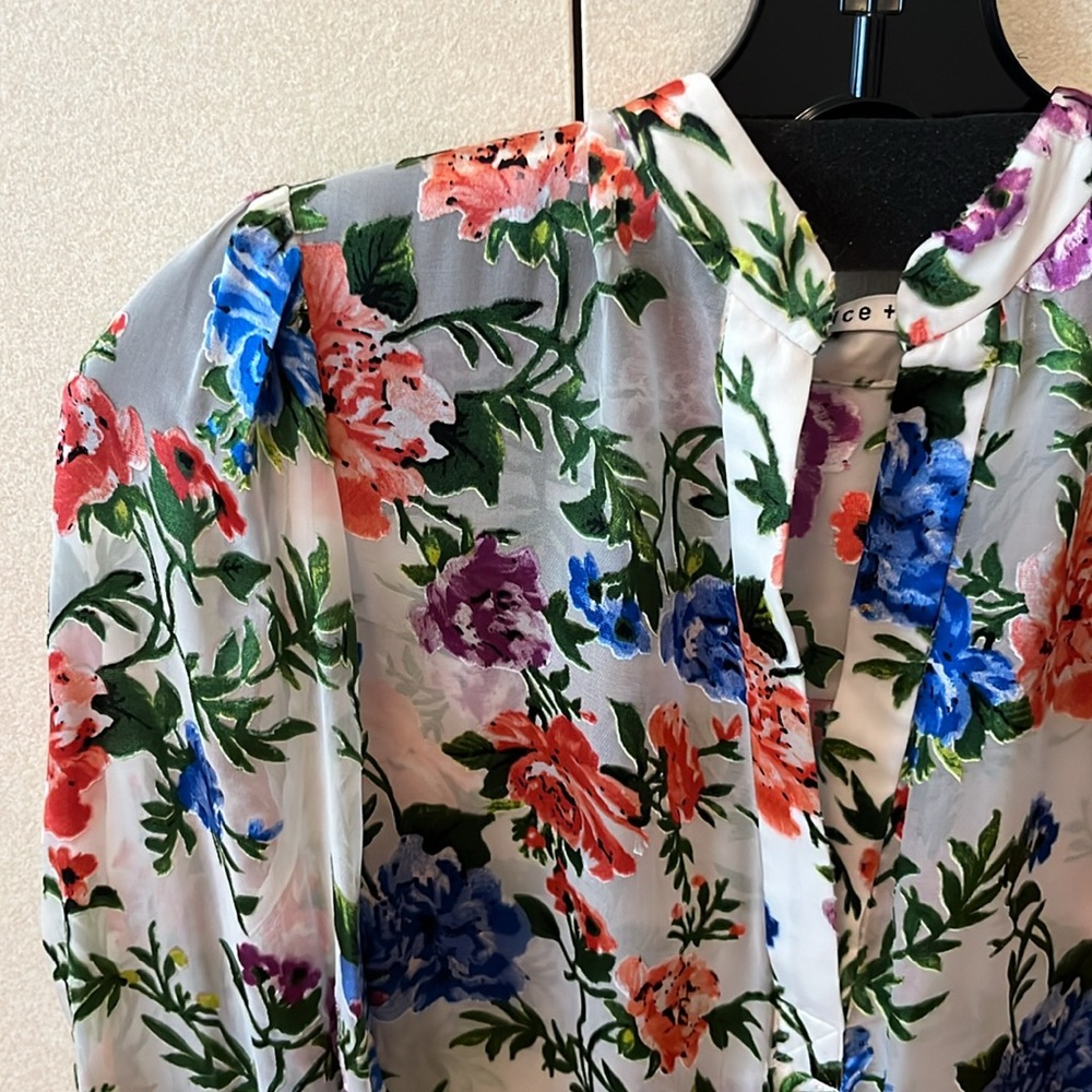 Alice and Olivia blouse velvet flower blouse size L - Picture 2 of 6